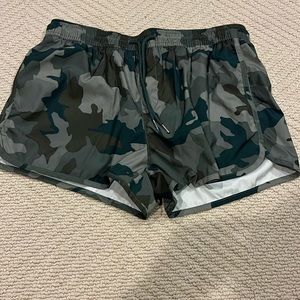 Men's H&M lined camo short swim trunks.